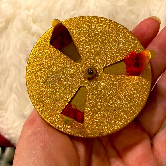 VINTAGE BRASS POODLE RED VELVET PIN CUSHION w/ YELLOWSTONE CHARM SWEET! … - Picture 6 of 7